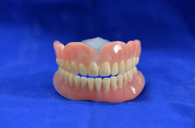 Dentadura postiza, ventajas e inconvenientes Dentadura postiza, ventajas e inconvenientes