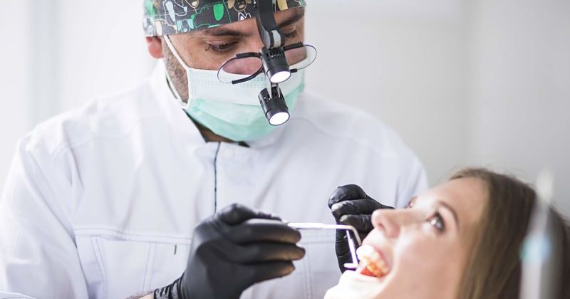 ¿Qué es la incrustación dental?