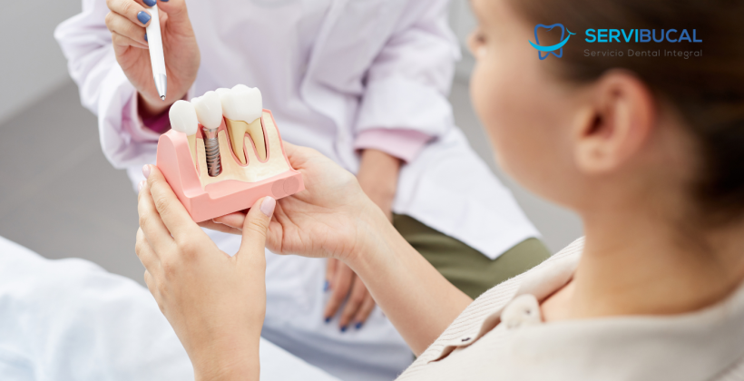 ¿Cómo saber si hay infección en un implante dental? Síntomas y signos de alarma